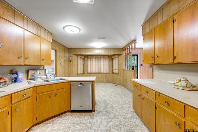 1054 AN COUNTY ROAD 415, Palestine, TX 75801