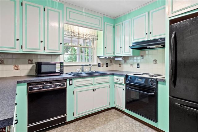 4220 Mashie Drive, Pfafftown, NC 27040