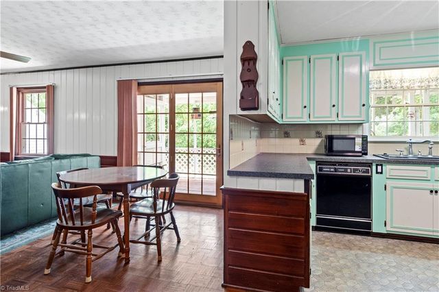4220 Mashie Drive, Pfafftown, NC 27040