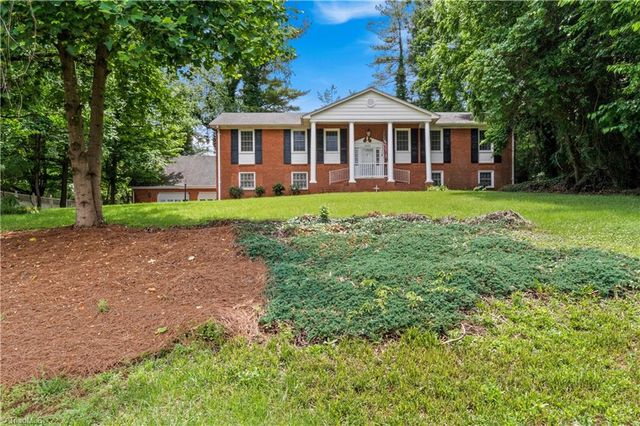 4220 Mashie Drive, Pfafftown, NC 27040