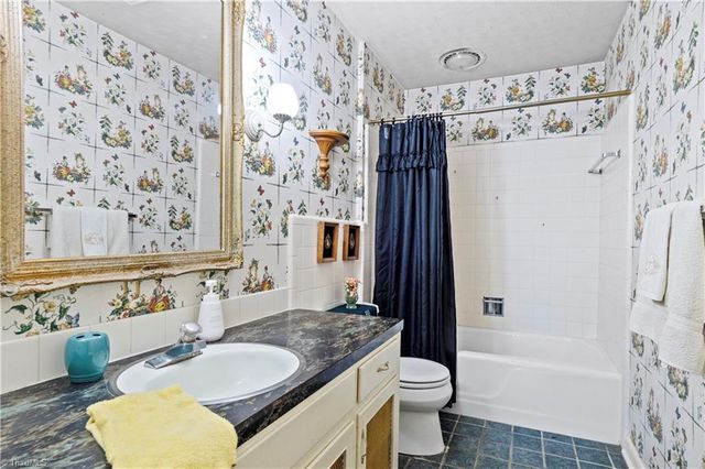 4220 Mashie Drive, Pfafftown, NC 27040