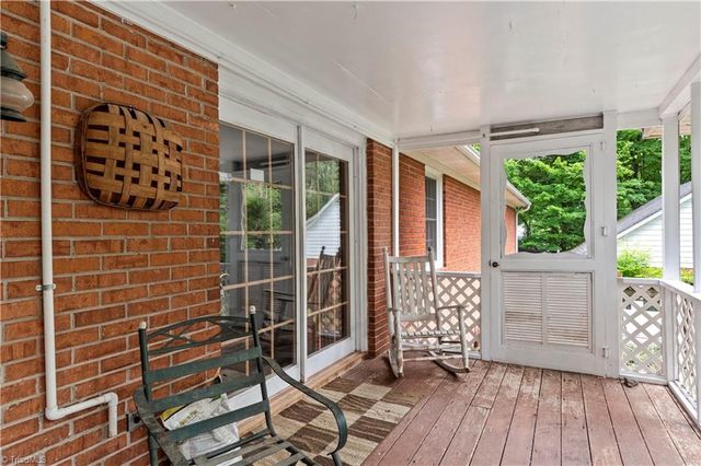 4220 Mashie Drive, Pfafftown, NC 27040