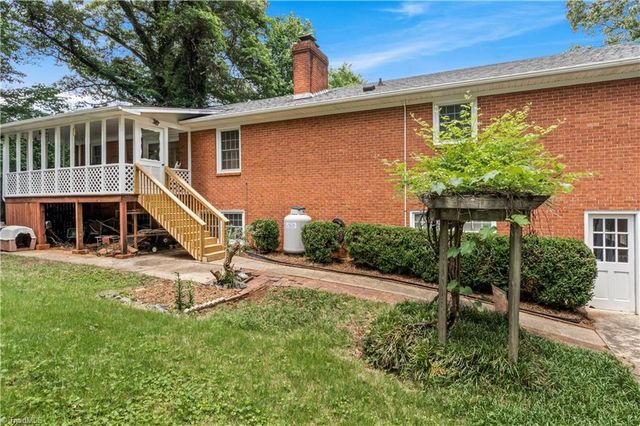 4220 Mashie Drive, Pfafftown, NC 27040