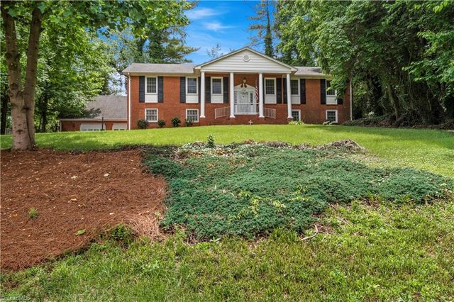 4220 Mashie Drive, Pfafftown, NC 27040