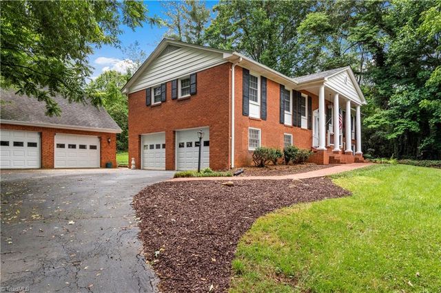4220 Mashie Drive, Pfafftown, NC 27040