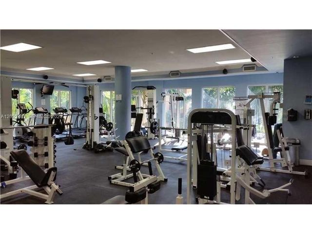5085 NW 7th St 503, Miami, FL 33126