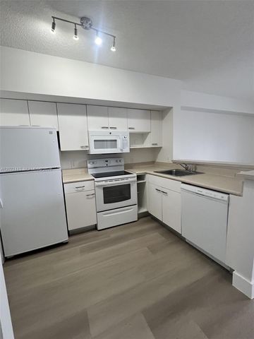 5085 NW 7th St 503, Miami, FL 33126