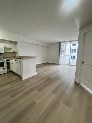 5085 NW 7th St 503, Miami, FL 33126
