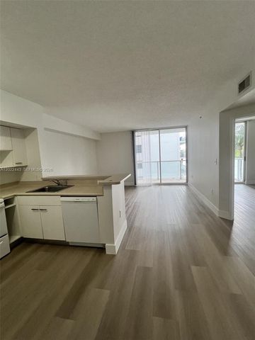 5085 NW 7th St 503, Miami, FL 33126