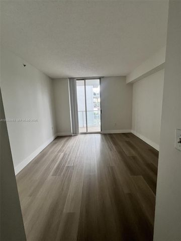 5085 NW 7th St 503, Miami, FL 33126