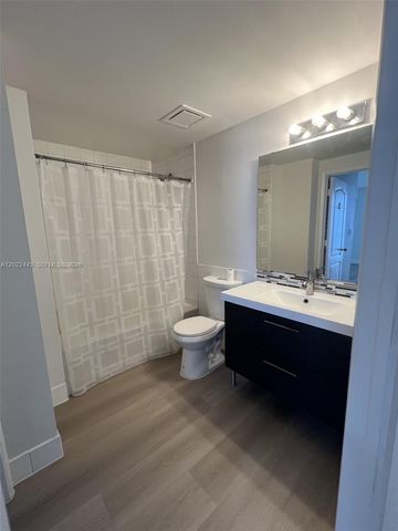 5085 NW 7th St 503, Miami, FL 33126