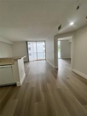 5085 NW 7th St 503, Miami, FL 33126