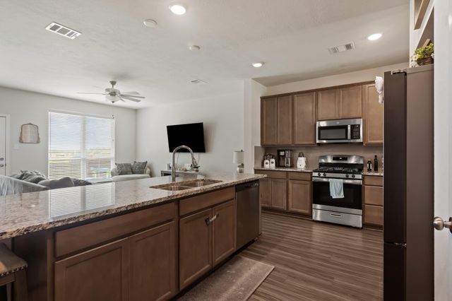 2040 Muscadine Trail, Brenham, TX 77833