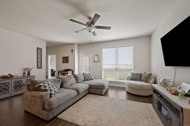 2040 Muscadine Trail, Brenham, TX 77833