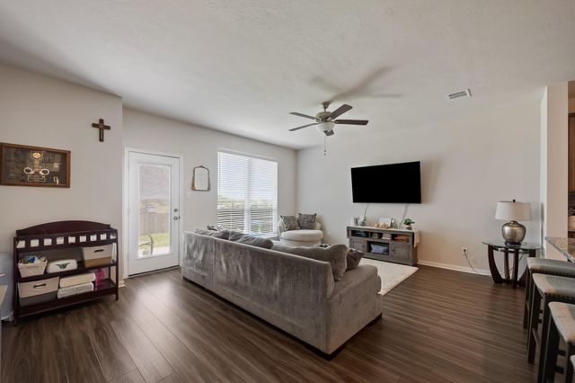 2040 Muscadine Trail, Brenham, TX 77833