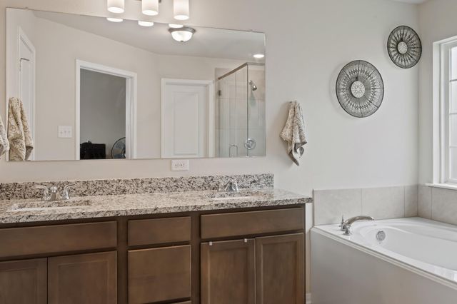 2040 Muscadine Trail, Brenham, TX 77833