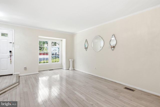 8434 SPRINGFIELD OAKS DR, Springfield, VA 22153