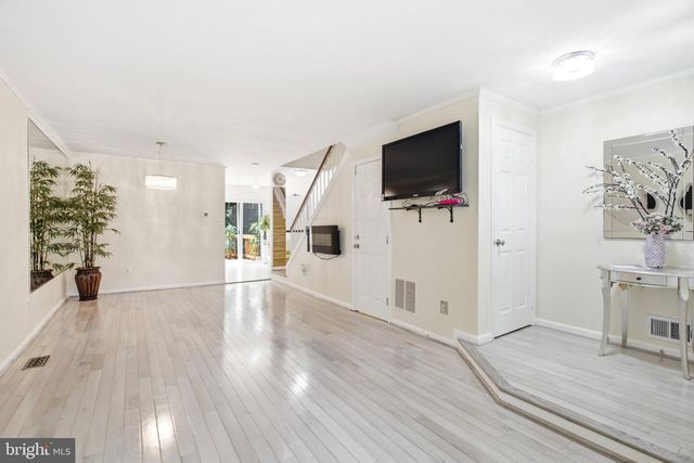 8434 SPRINGFIELD OAKS DR, Springfield, VA 22153