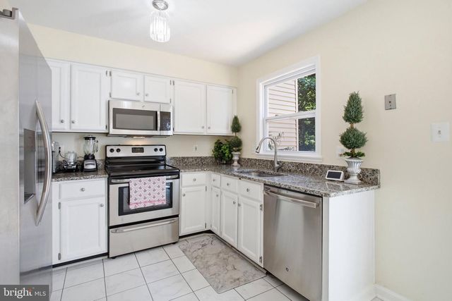 8434 SPRINGFIELD OAKS DR, Springfield, VA 22153
