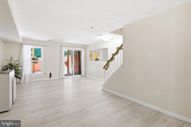 8434 SPRINGFIELD OAKS DR, Springfield, VA 22153