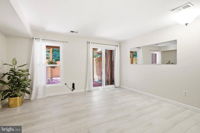 8434 SPRINGFIELD OAKS DR, Springfield, VA 22153