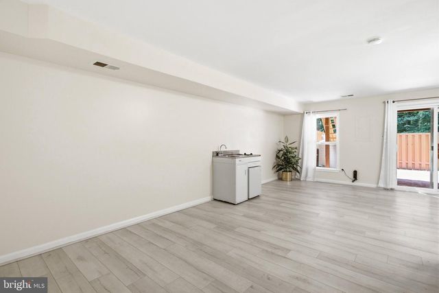 8434 SPRINGFIELD OAKS DR, Springfield, VA 22153