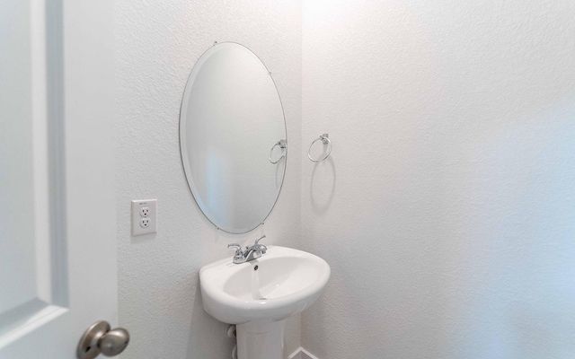 117 Cougar Hill DR, Jarrell, TX 76537