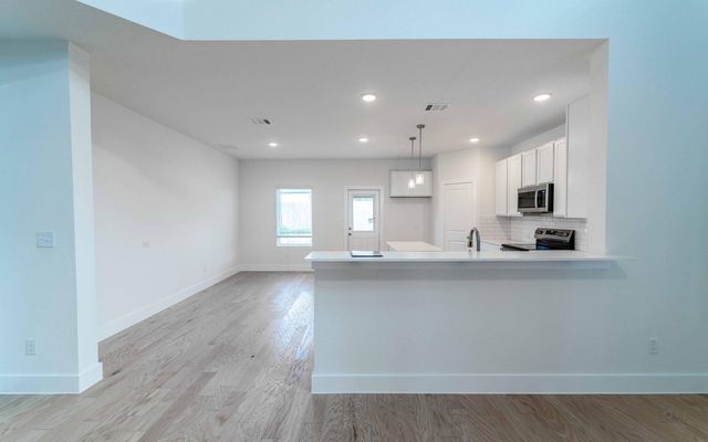 117 Cougar Hill DR, Jarrell, TX 76537