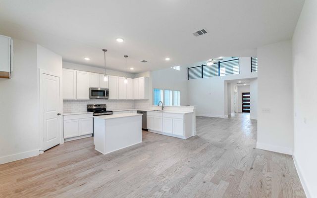 117 Cougar Hill DR, Jarrell, TX 76537