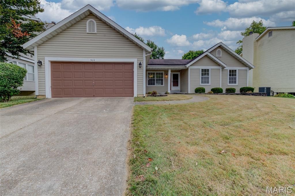 924 Zohner Court, Florissant, MO 63031