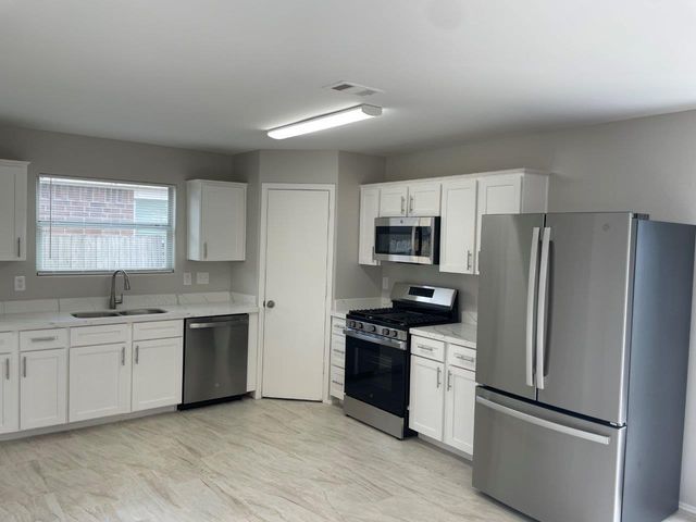 12704 Rio Nueces Lane, Rosharon, TX 77583