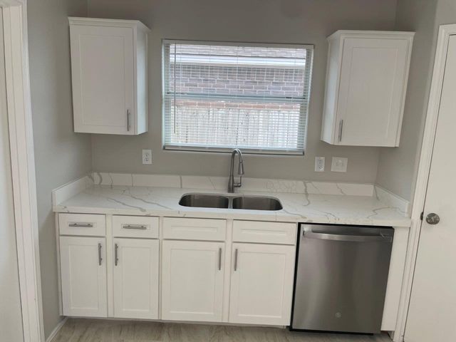 12704 Rio Nueces Lane, Rosharon, TX 77583