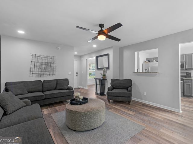 1132 Oak Hollow Lane, Hampton, GA 30228