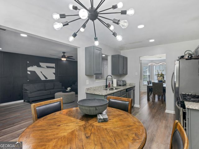 1132 Oak Hollow Lane, Hampton, GA 30228