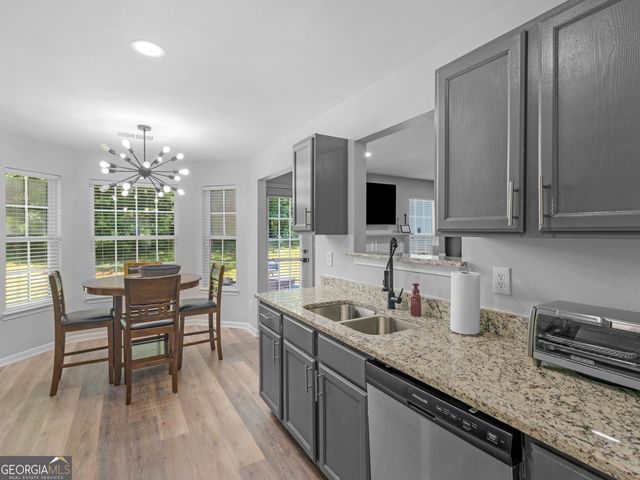 1132 Oak Hollow Lane, Hampton, GA 30228