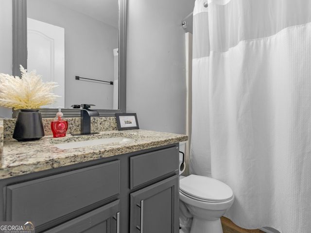 1132 Oak Hollow Lane, Hampton, GA 30228