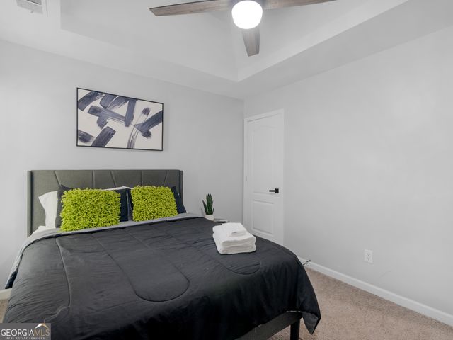 1132 Oak Hollow Lane, Hampton, GA 30228