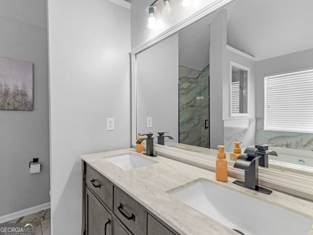 1132 Oak Hollow Lane, Hampton, GA 30228