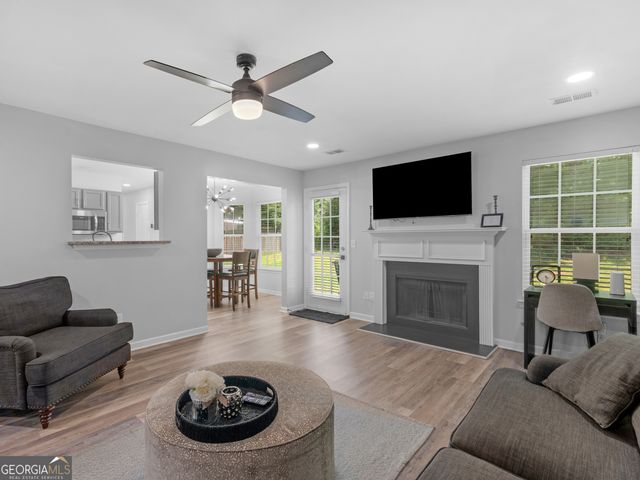 1132 Oak Hollow Lane, Hampton, GA 30228