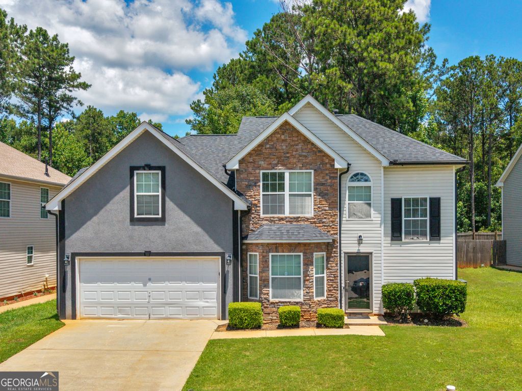 1132 Oak Hollow Lane, Hampton, GA 30228