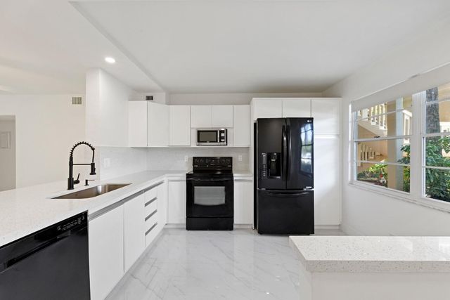 2202 Lucaya Bend M1, Coconut Creek, FL 33066