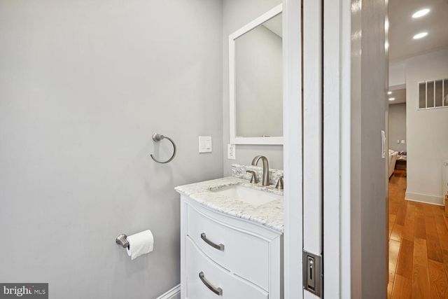 522 F ST NE, Washington, DC 20002