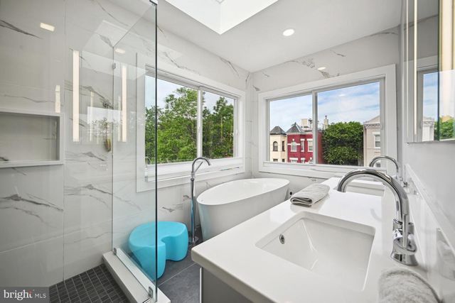 522 F ST NE, Washington, DC 20002