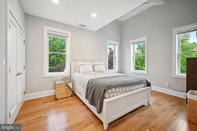 522 F ST NE, Washington, DC 20002