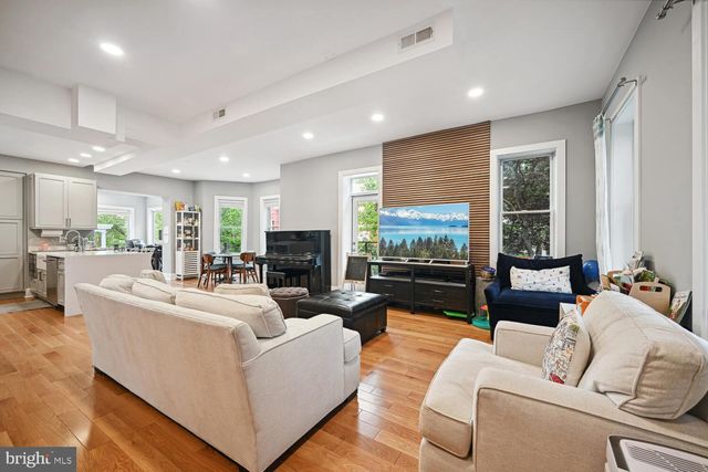 522 F ST NE, Washington, DC 20002