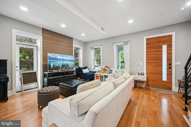 522 F ST NE, Washington, DC 20002