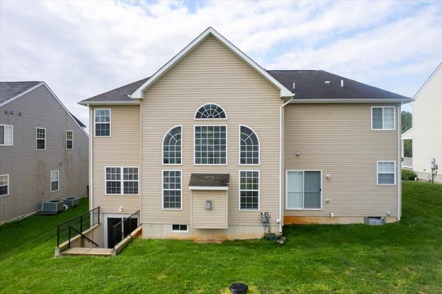 27 SPARKLING BROOK RD, Ranson, WV 25438