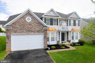 27 SPARKLING BROOK RD, Ranson, WV 25438