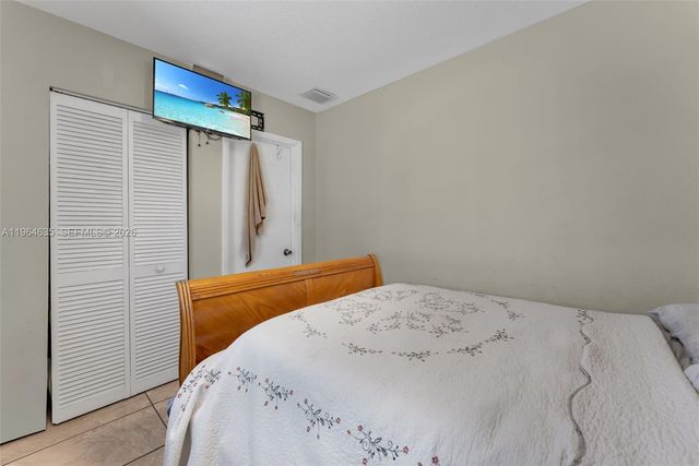 19137 NW 47th Ave, Miami Gardens, FL 33055