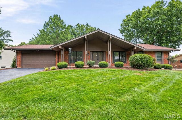 1538 Woodroyal West Drive, Chesterfield, MO 63017